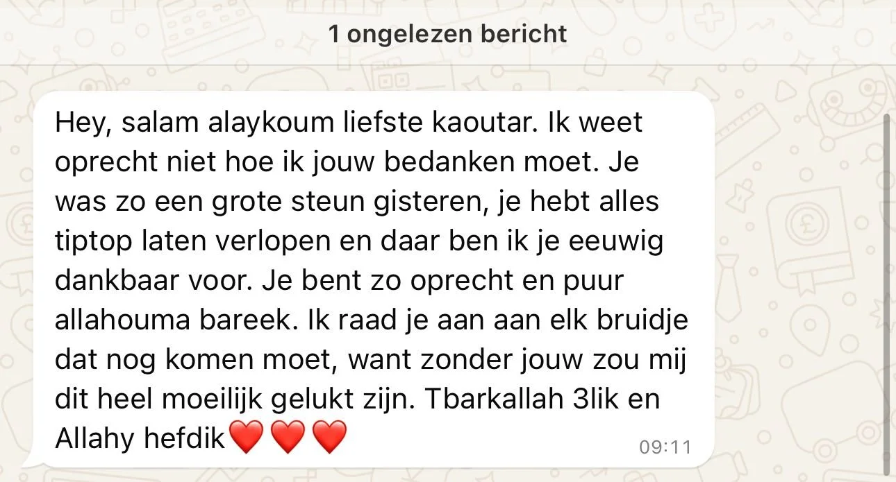 Een screenshot van een WhatsApp-bericht in het Nederlands met een korte, liefdevolle boodschap en drie harten emojis onderaan.