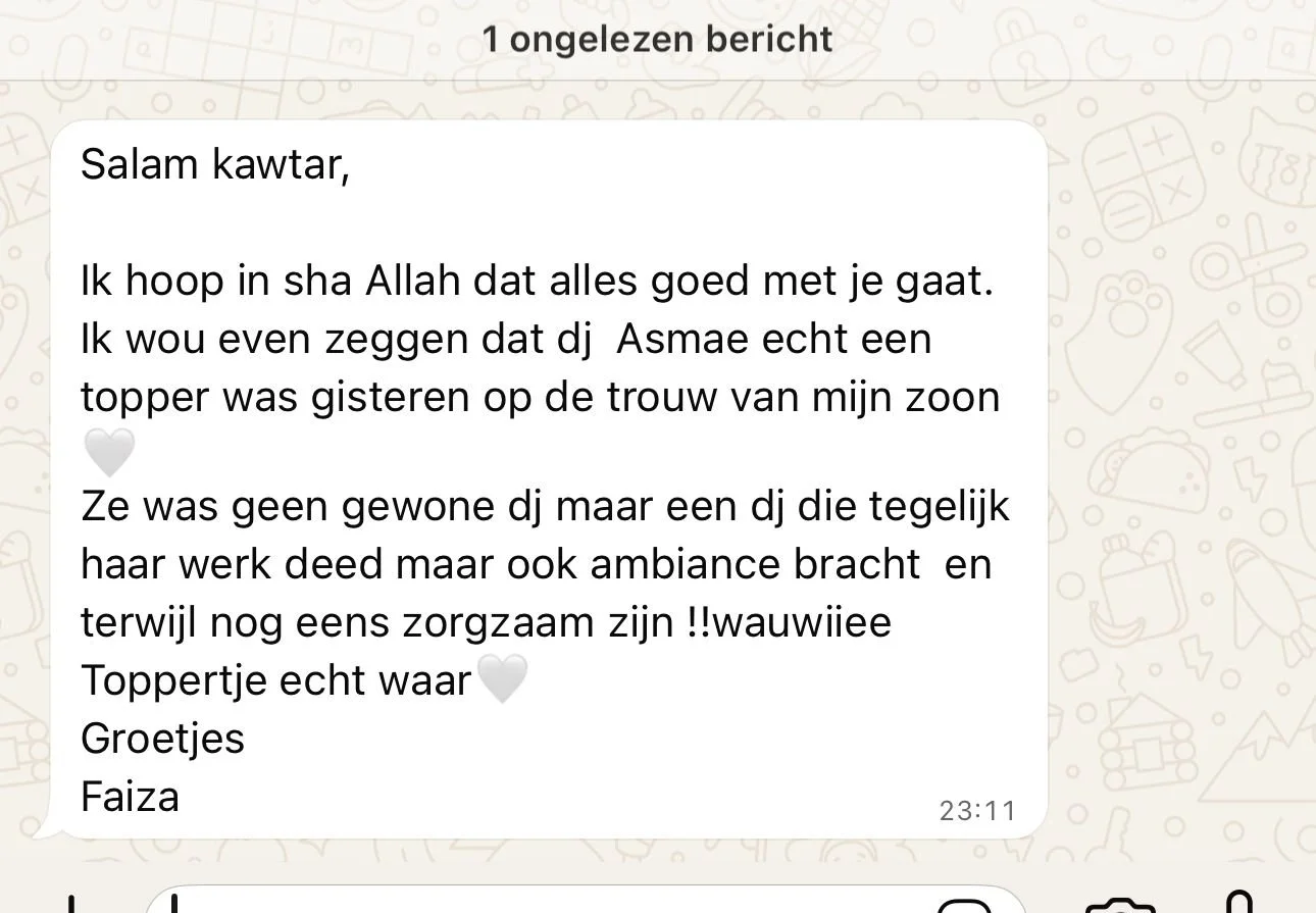 Screenshots van een WhatsApp-bericht met tekst in het Nederlands, inclusief hartemojis en een tijdstempel van 23:11.