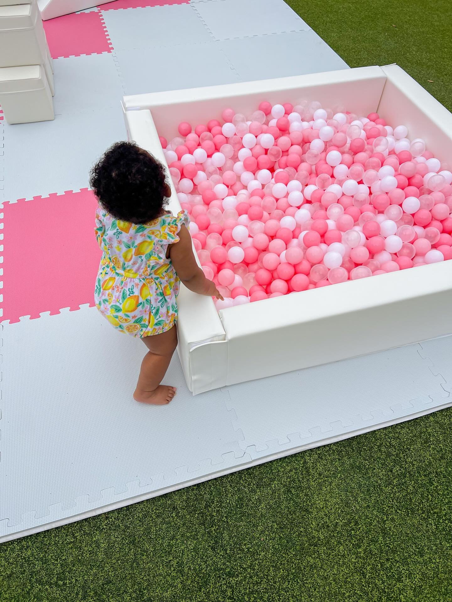 We celebrated the sweetest little one this weekend 💖🌸💕
This one was extra special, we set it up for a dear friend&rsquo;s sweet baby.

It never stops amazing me how quickly these babies grow. One minute they&rsquo;re tiny in our arms, and the next