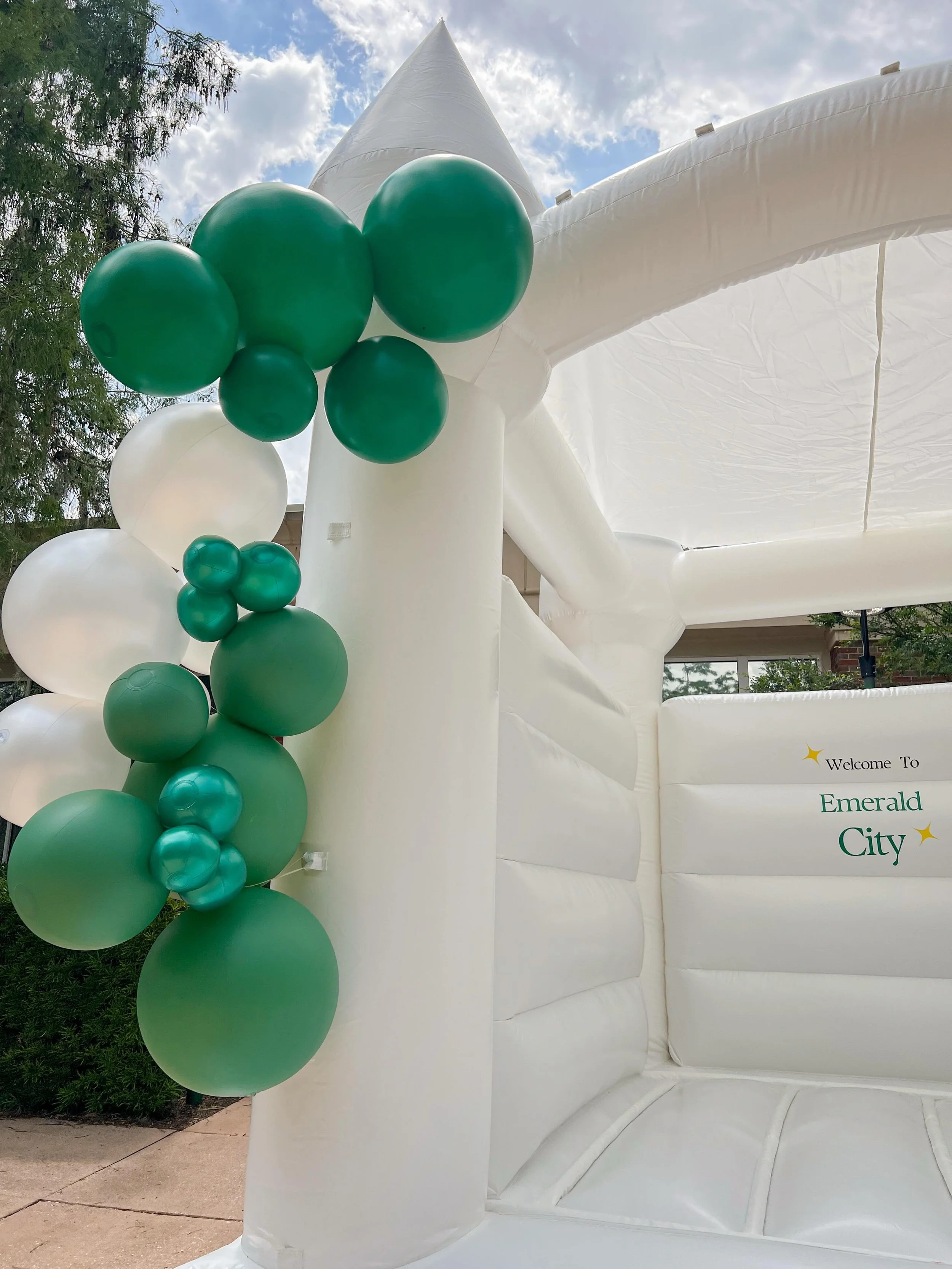 We had a wicked good time at the @ncfaa Land of Oz Trade Show last week! We loved introducing our Resident Event Series for HOA and property managers. And of course we had to give The Opal bounce house a magical Oz-inspired makeover for the occasion!