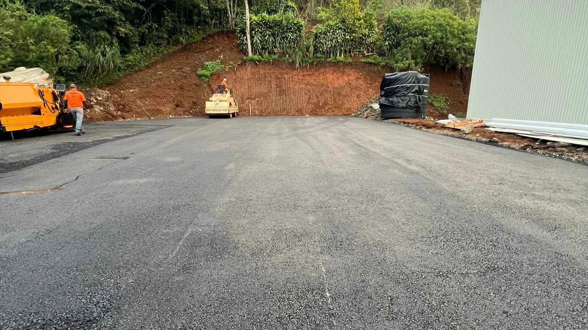 asfaltado-patio-pavimento .jpg