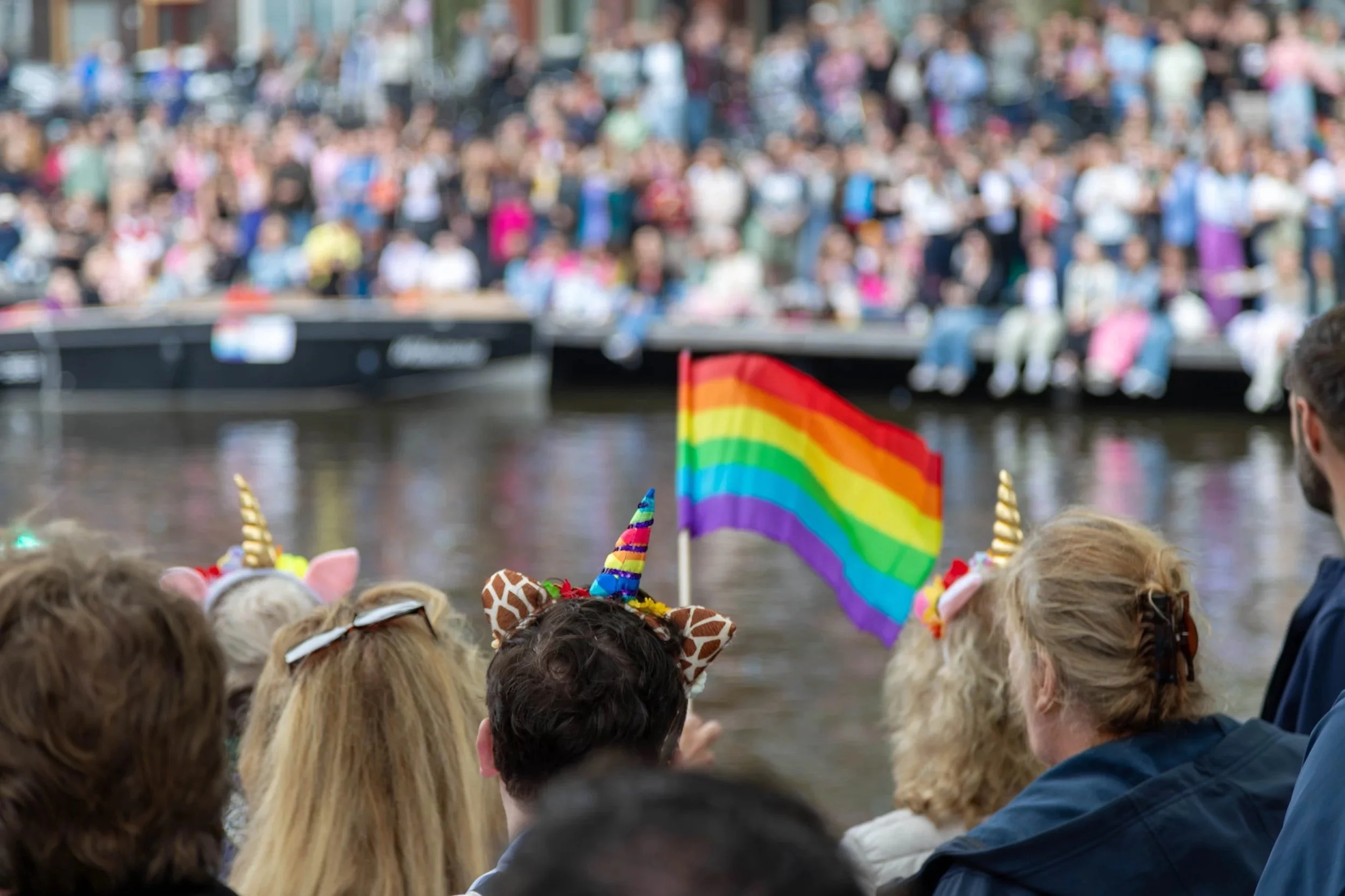 Utrechtse politieke partijen in gesprek met scholieren over trots, zichtbaar en zonder angst jezelf durven zijn