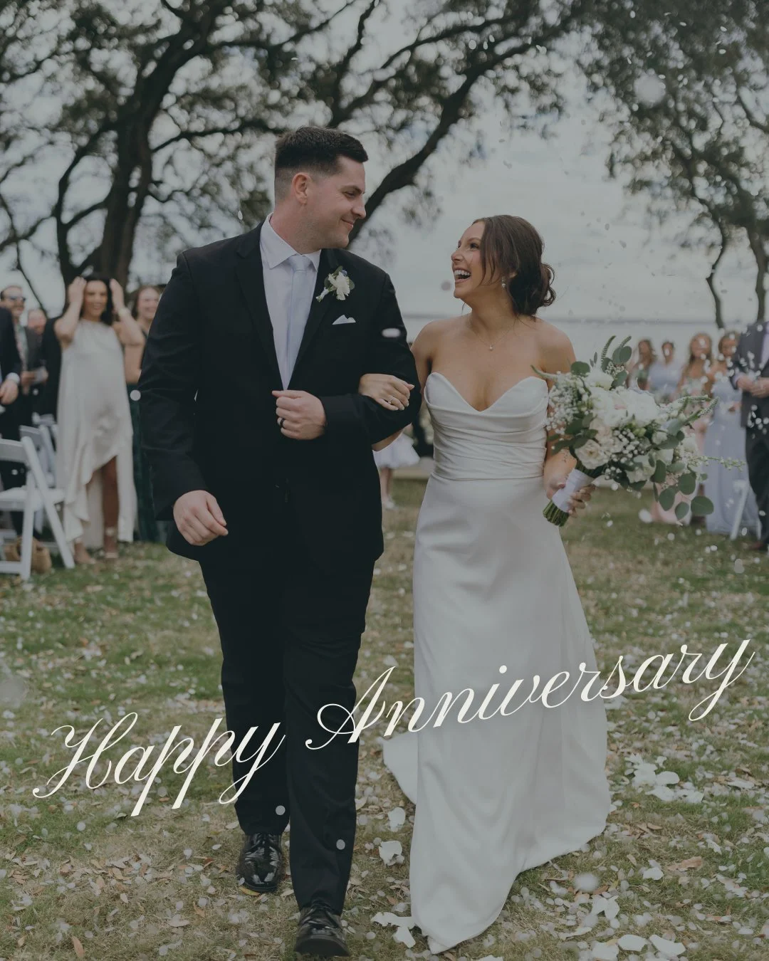 Happy one-year anniversary to these two cuties! Cheers to one year of marriage down, forever to go 🤍

#floridaweddingplanner #jacksonvilleweddingplanner #jacksonvilleevents #jacksonvilleeventplanner
