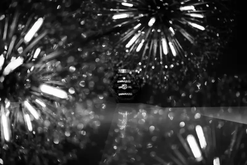 Wedding Ring Detail Photo – Modern Wedding Photography