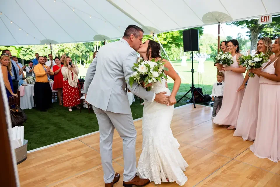 1. File: Smith-Farm-Gardens-Wedding-first-dance.webp