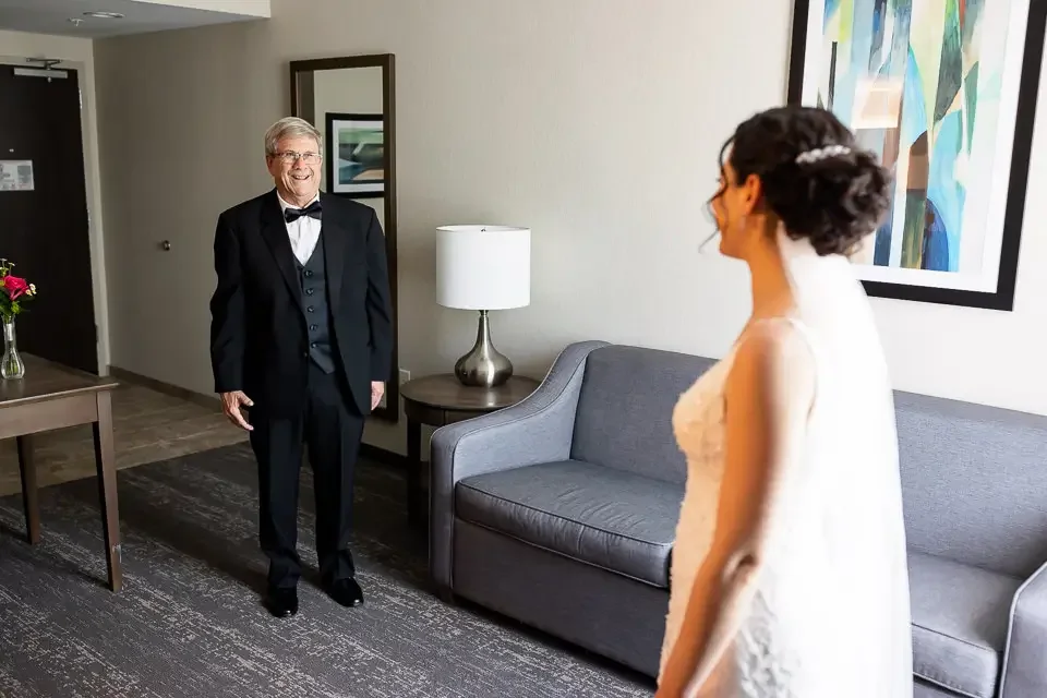 father-daughter-first-look-wedding-day.webp