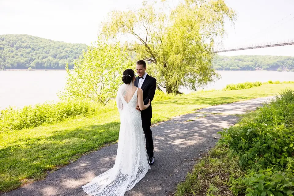 grandview-wedding-first-look-river-hudson-valley.webp
