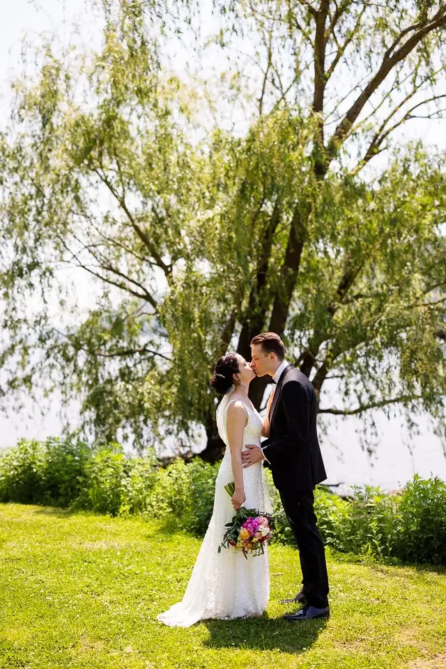 grandview-wedding-portraits-willow-tree.webp