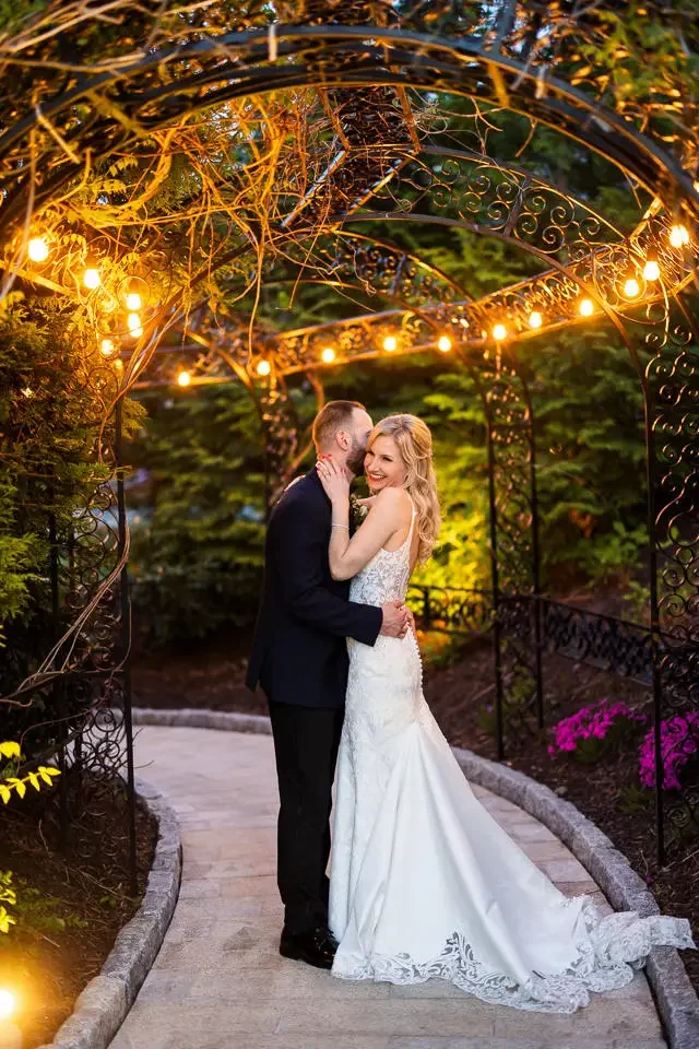 A Quiet Nighttime Moment Beneath the Arch
