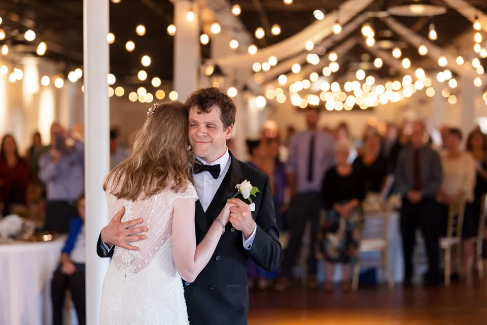 An Intimate First Dance Beneath the Lights