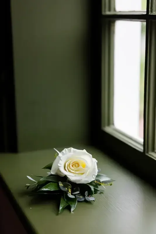 Minimal Wedding Flower Detail