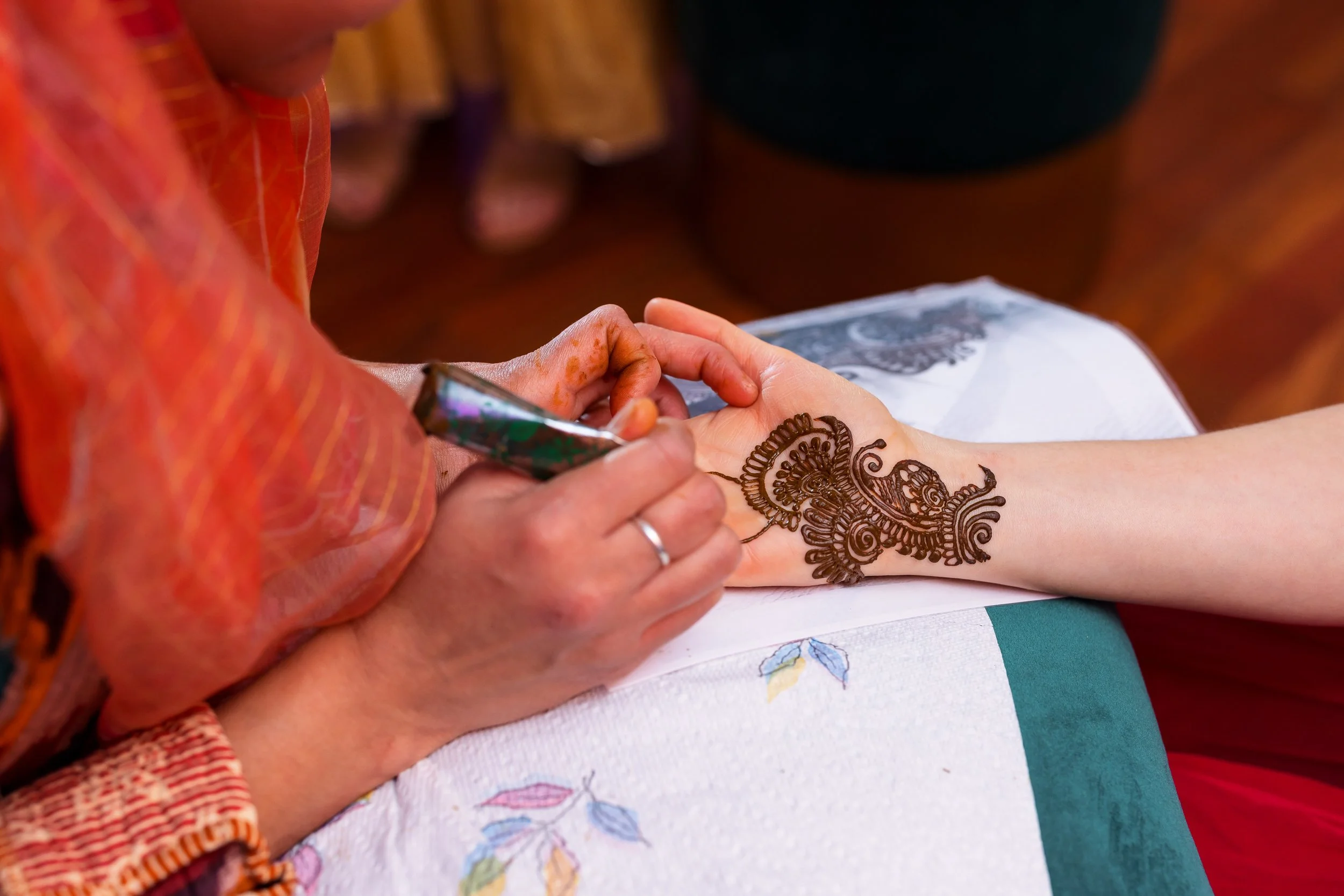 applying-henna-s-hand.jpg
