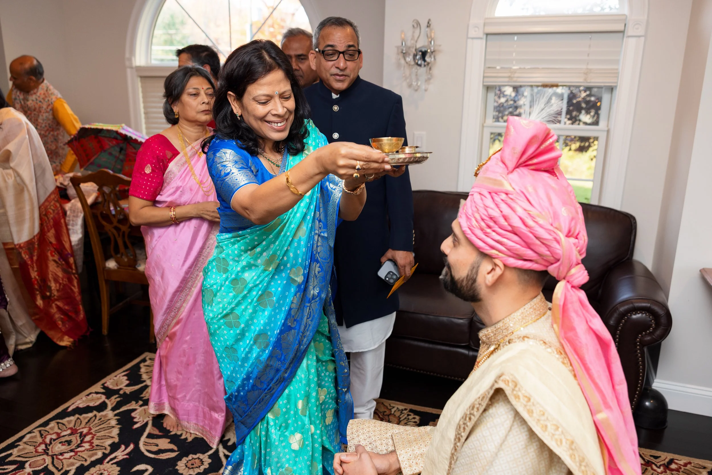 blue-sari-offers-tray-pink-turban.jpg