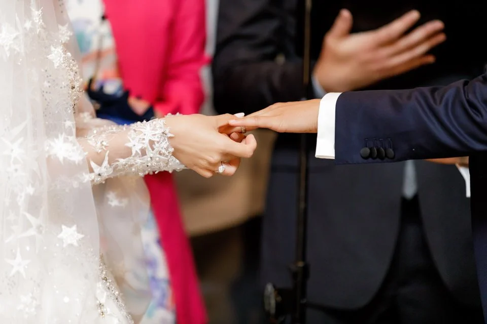 20-couple-hands-touching-ornate-white-cake.jpg