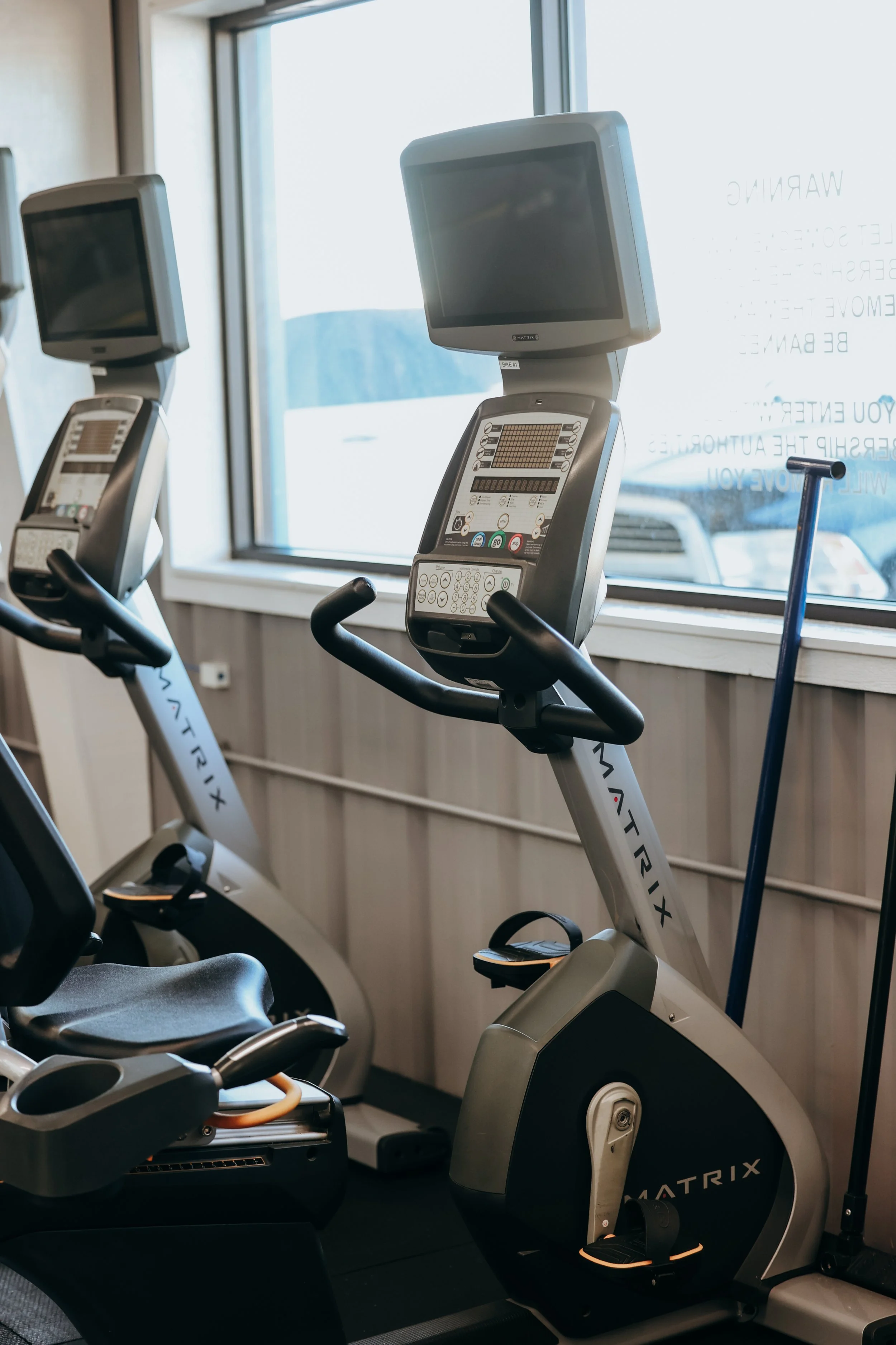 Clean and well maintained cardio machines at Bonham Barbell Club