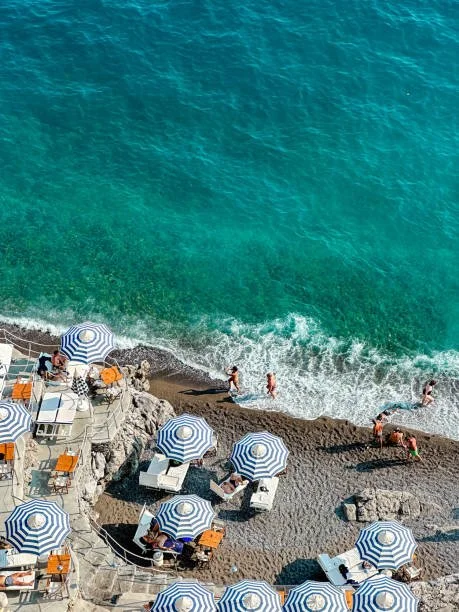 Coastal beach scene in Italy with turquoise water and relaxed seaside atmosphere during a small group women’s escape