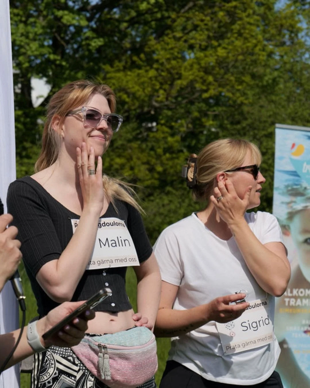 🌿 Aktiv Barnvagnspromenad firar 9 &aring;r 🌿
I m&aring;ndags deltog Psykologdoulorna i @benitajonsson festliga barnvagnspromenad med hela 500 (!!!) deltagare. Vi informerade om v&aring;r verksamhet och lottade ut ett workshop-paket (se l&auml;nk i 