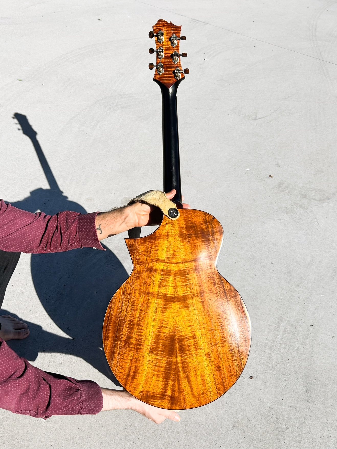 Archtop guitar, back