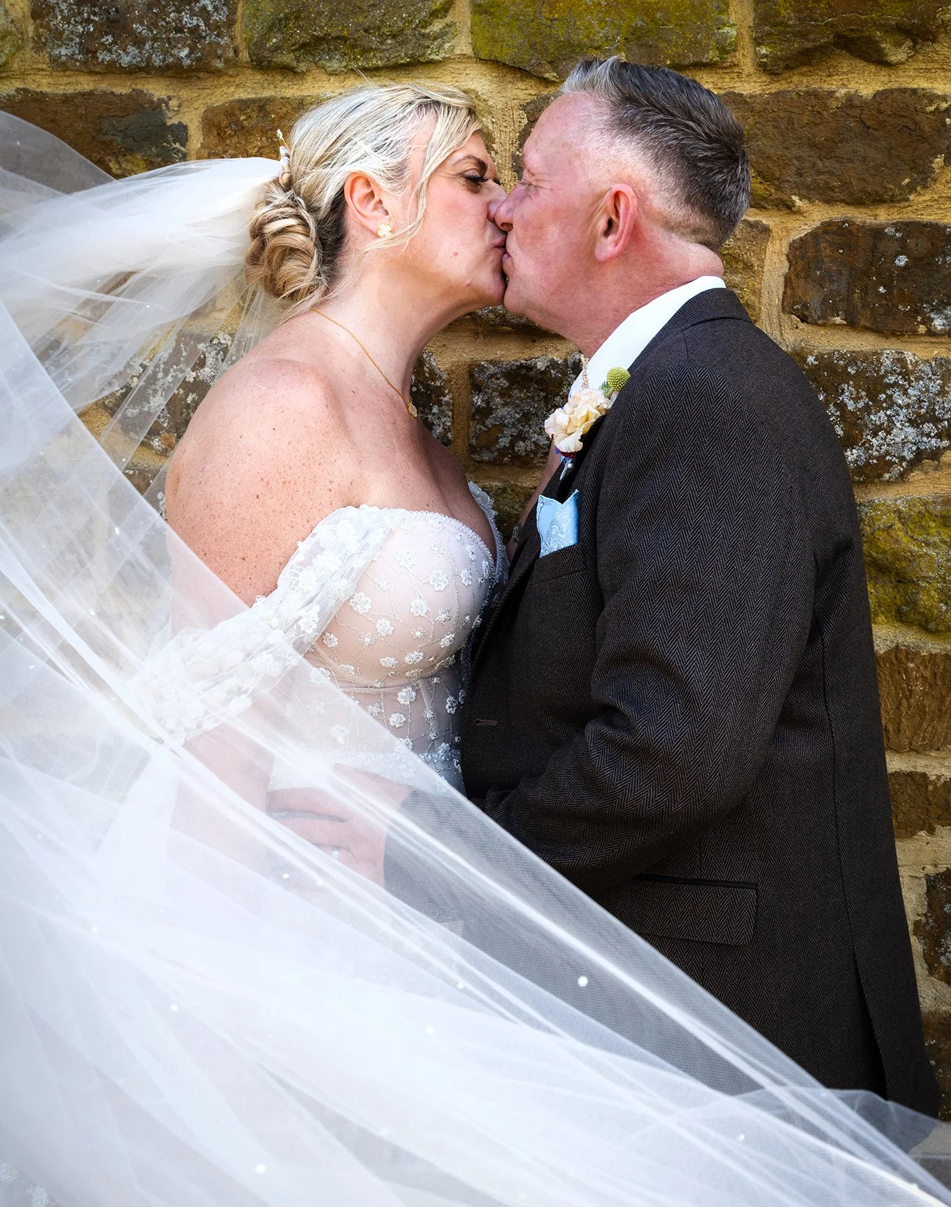 bride and groom, couple shots, veil
