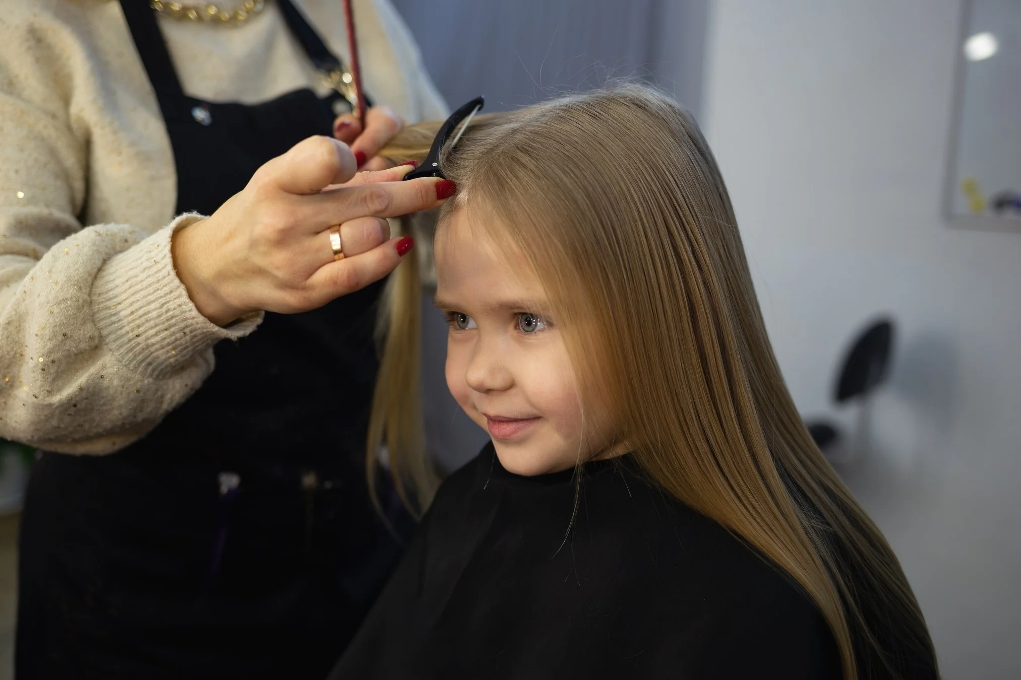 Young girl getting a haircut at Willow's Cove Salon in Mineola, NY