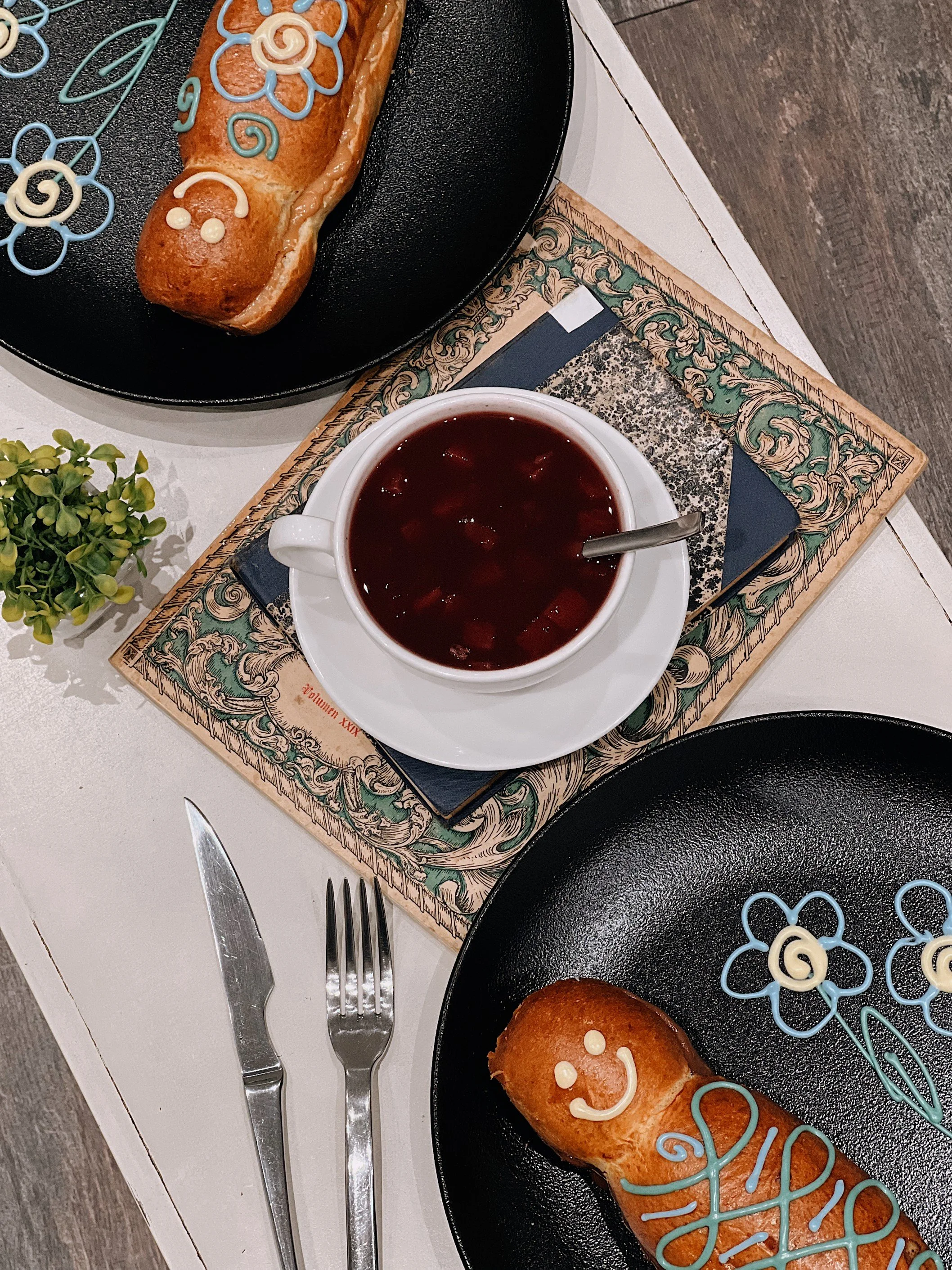 colada morada y guagua.jpg