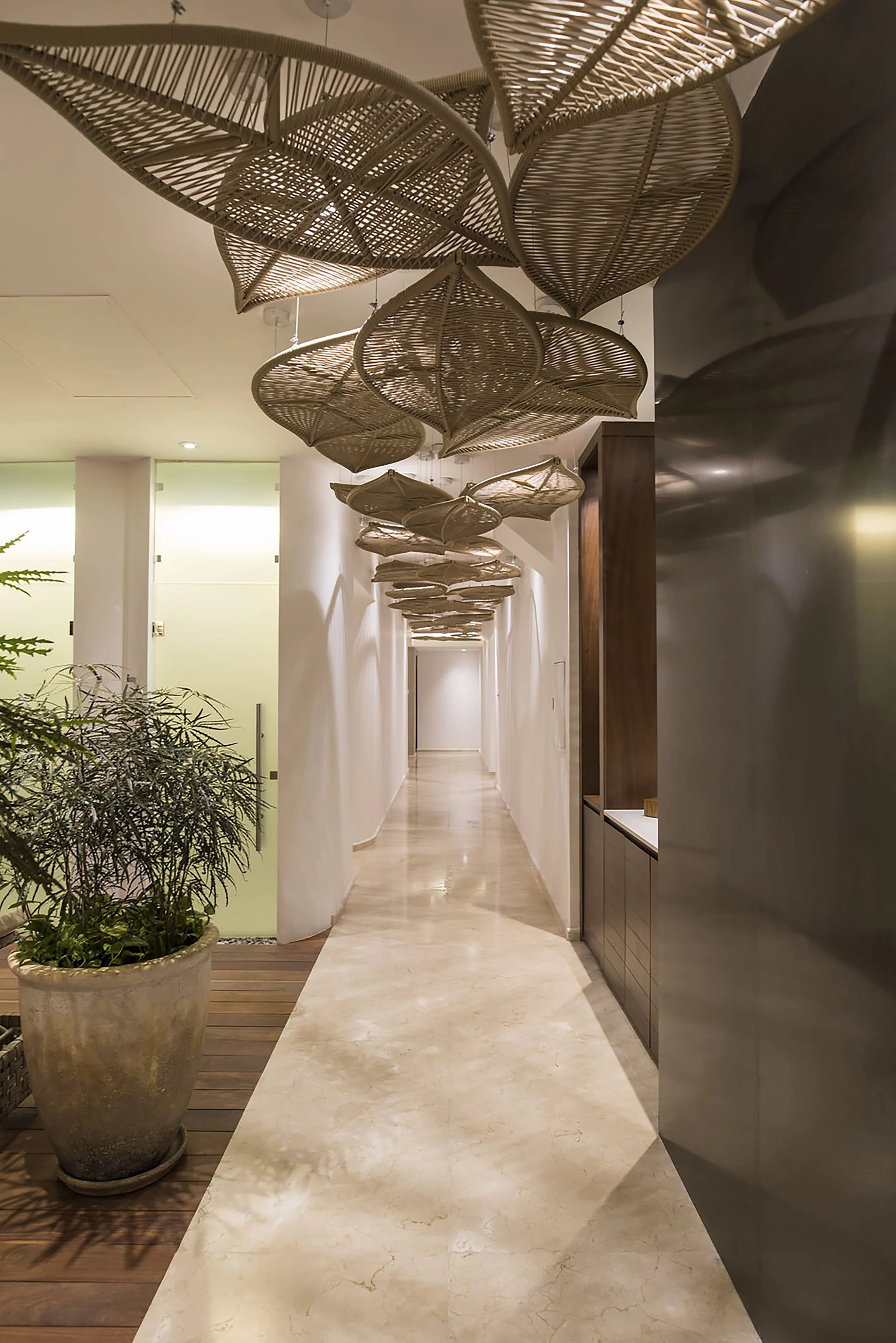 14. SPA OKOM - PASILLO.jpg