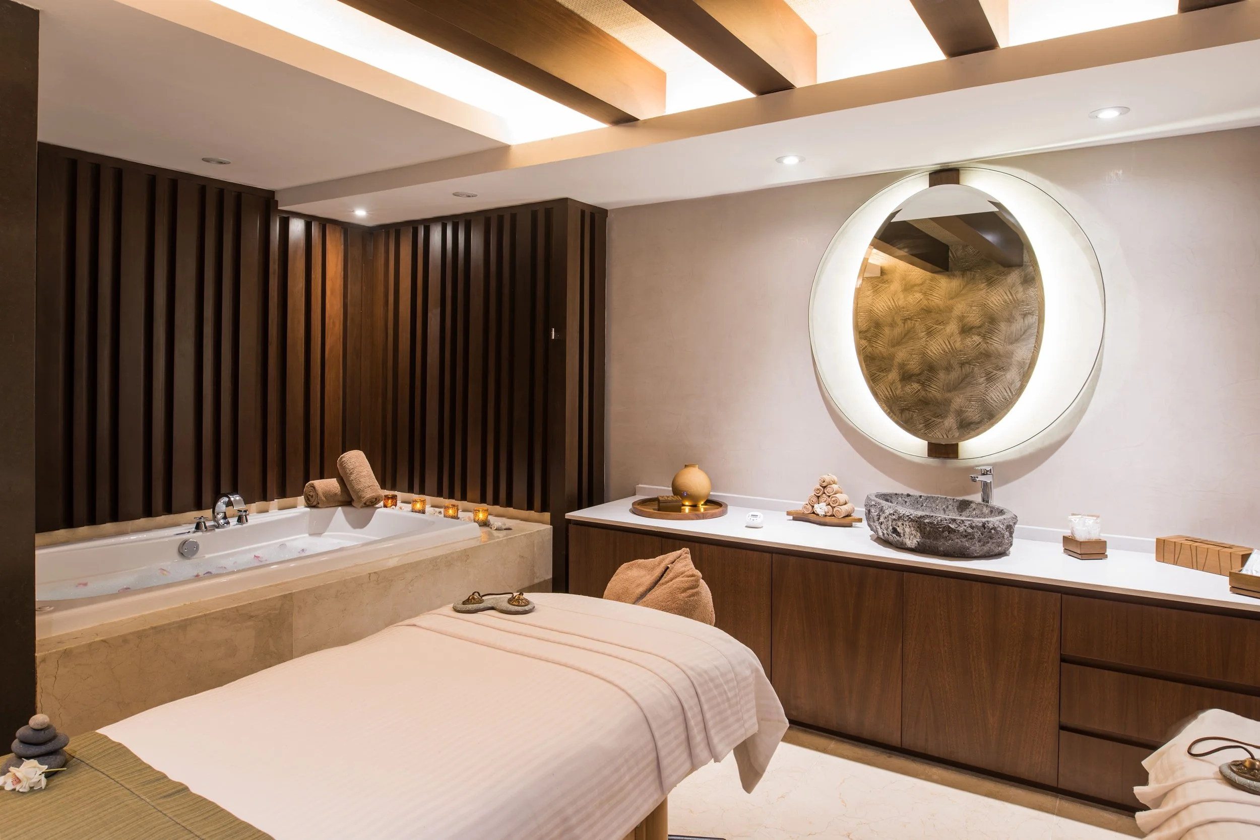 13. SPA OKOM - CABINA MASAJE.jpg