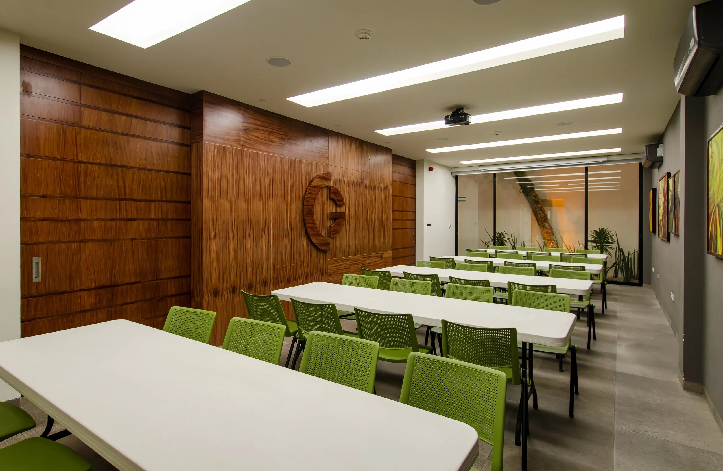 12. OFICINA ORDAZ - COMEDOR & AUDITORIO.jpg