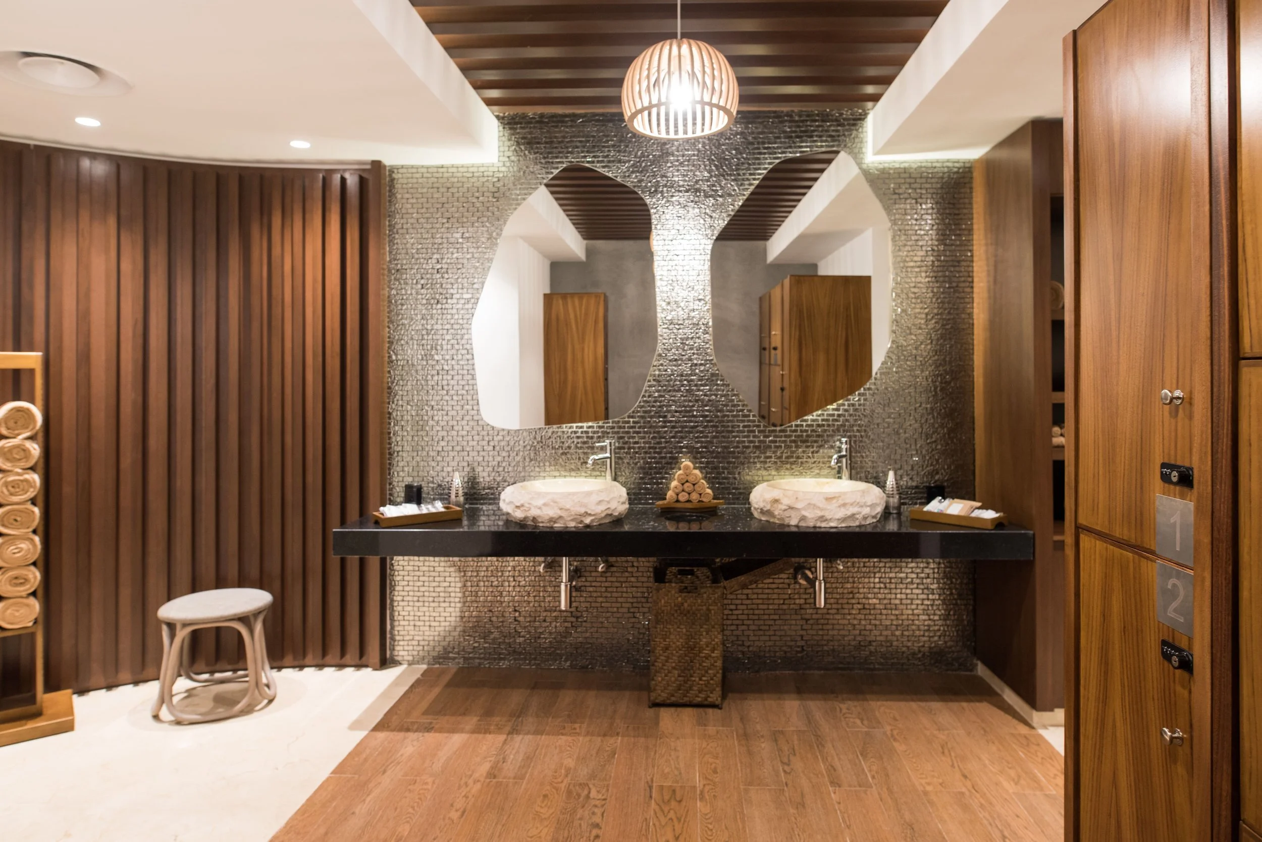 3. SPA OKOM - BAÑOS HOMBRES.jpg