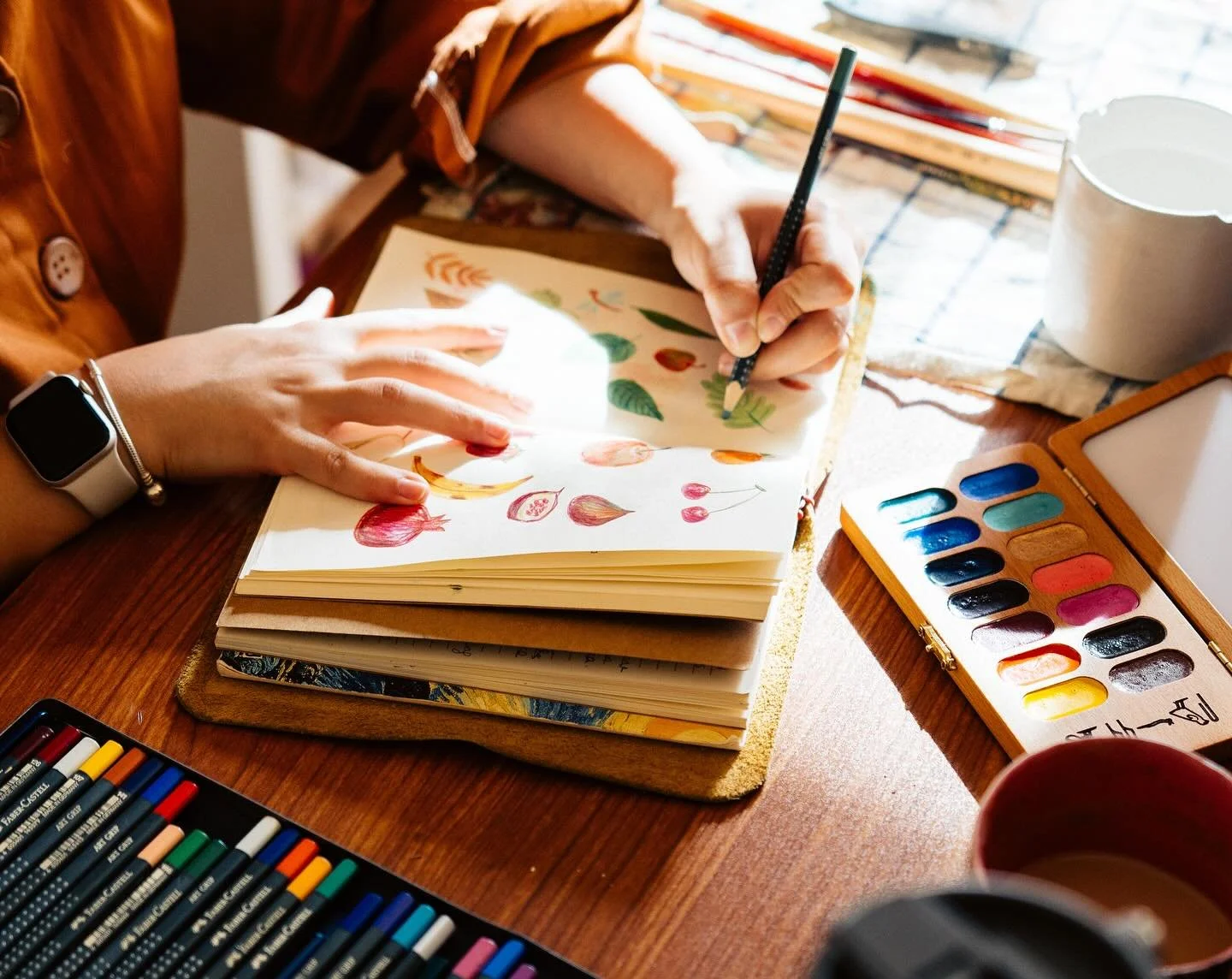 Romanticizing Autumn 🍂🍁 
It&rsquo;s still quite hot in Egypt, but it&rsquo;s bearable.😂
One of my biggest joys is painting in this space. It took a few years to bring it together, but I&rsquo;m finally happy with how it looks and feels. ✏️