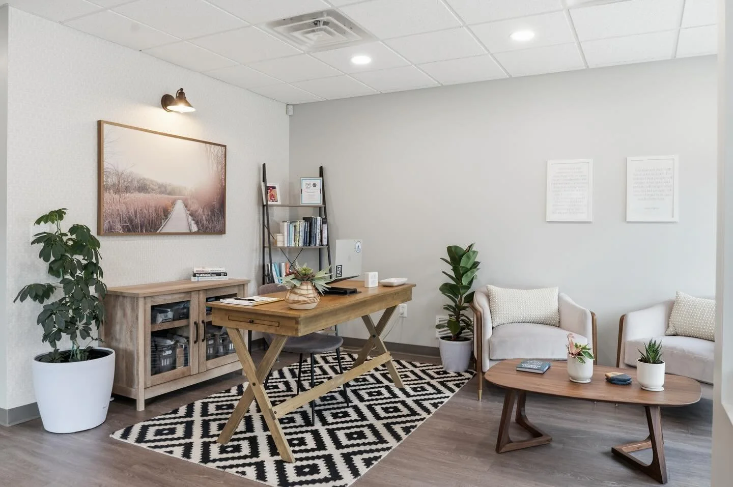Welcome to our cozy clinic! #WhyKAPTWednesday - you feel welcomed from the beginning. We want you to enjoy your #physicaltherapy experience - not feel like another number in a big office. 

@mkujphoto 📸