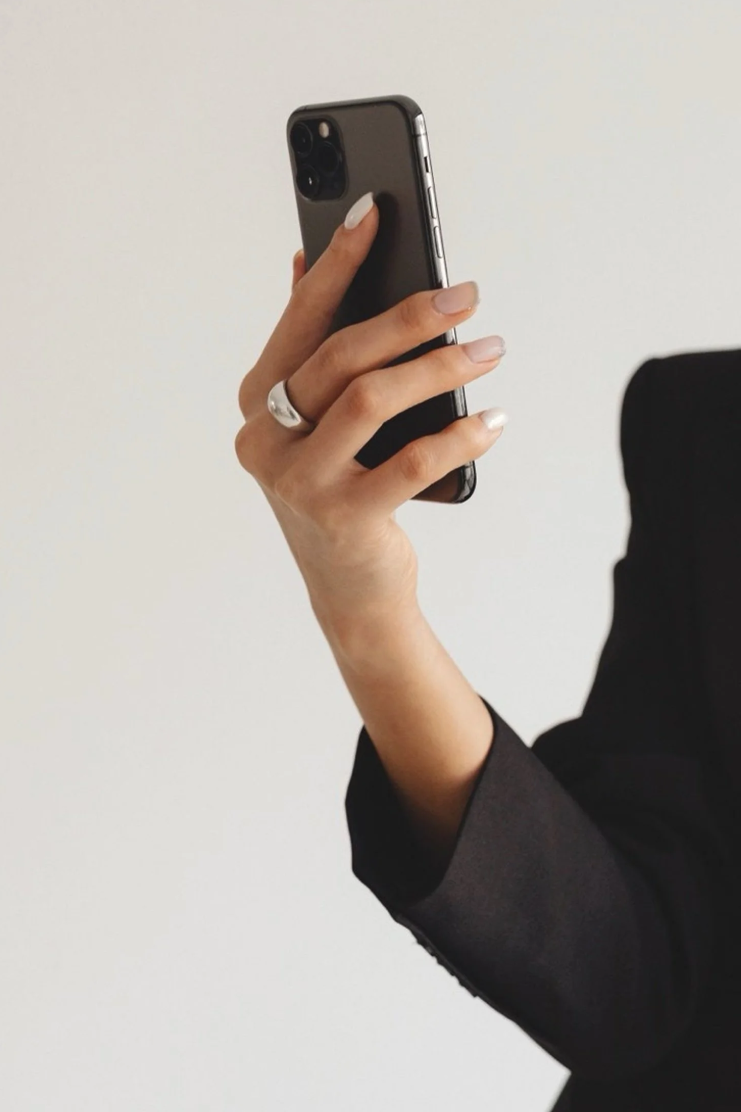Solopreneur using mobile strategy tools - Cévn Brand and Sales Consulting Agency