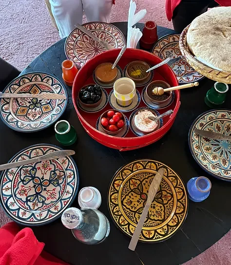 moroccan-breakfast-spread-marrakech