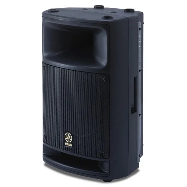 enceinte audio portable Yamaha de couleur noire avec grille de protection