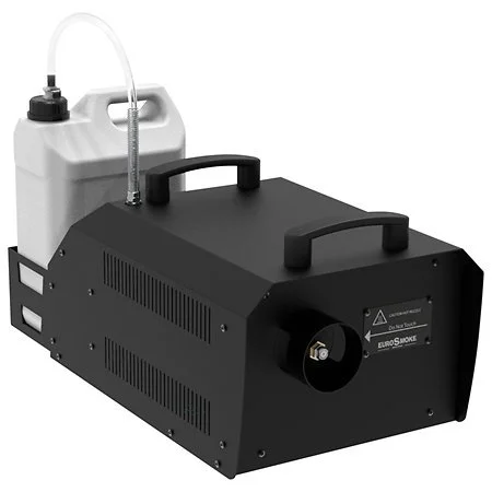 Machine de fumée ou générateur de fumée avec un réservoir de liquide connecté par un tube.