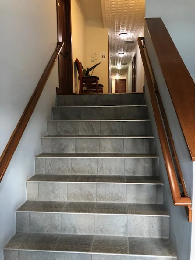 Come on up the 8 stairs to the first landing.