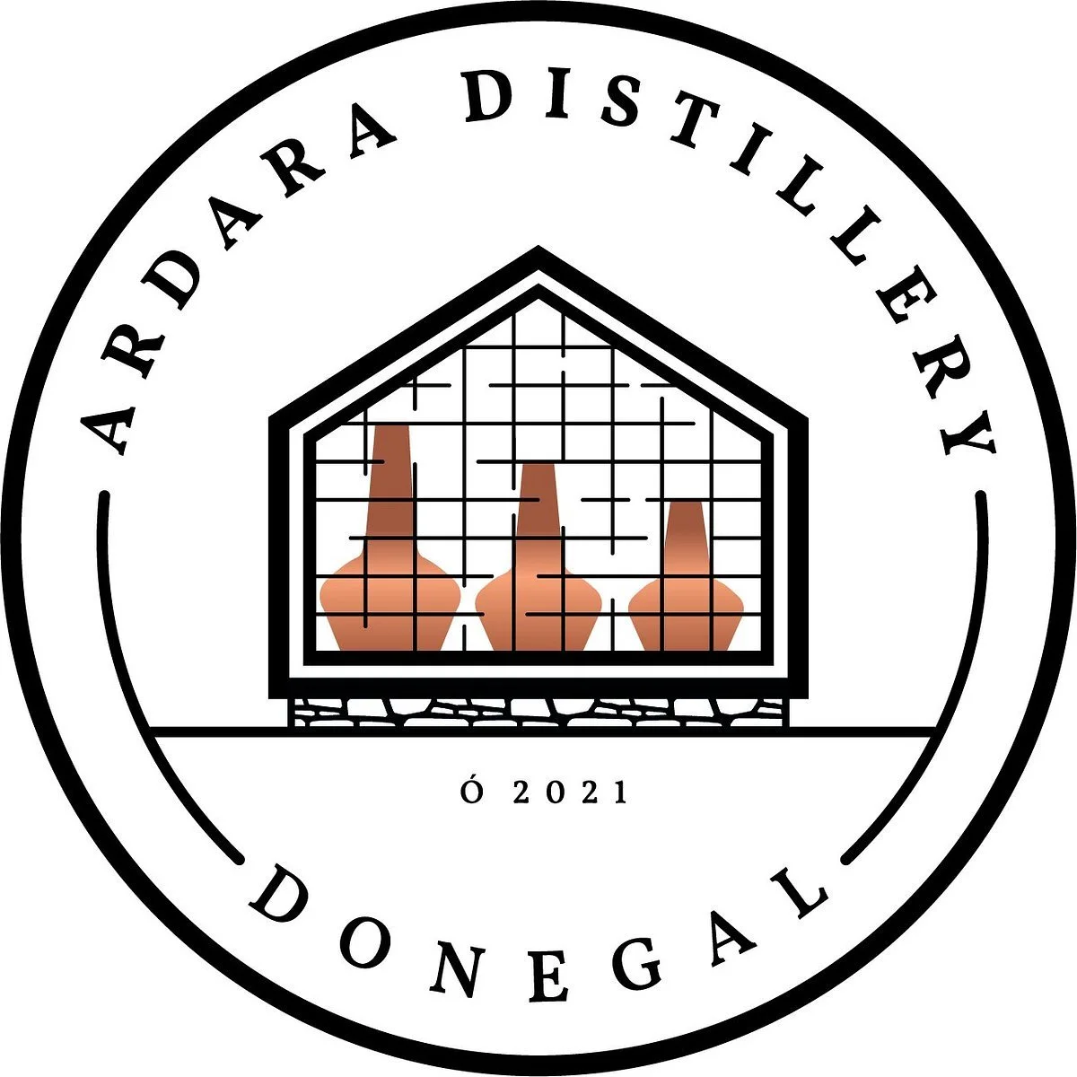 Sliabh Liag Distillers, home of the Ardara Distillery, celebrates Donegal’s rich whiskey-making tradition with expertly crafted spirits inspired by the wild Atlantic landscape. Visitors can enjoy tastings, tours, and a warm welcome while discovering 