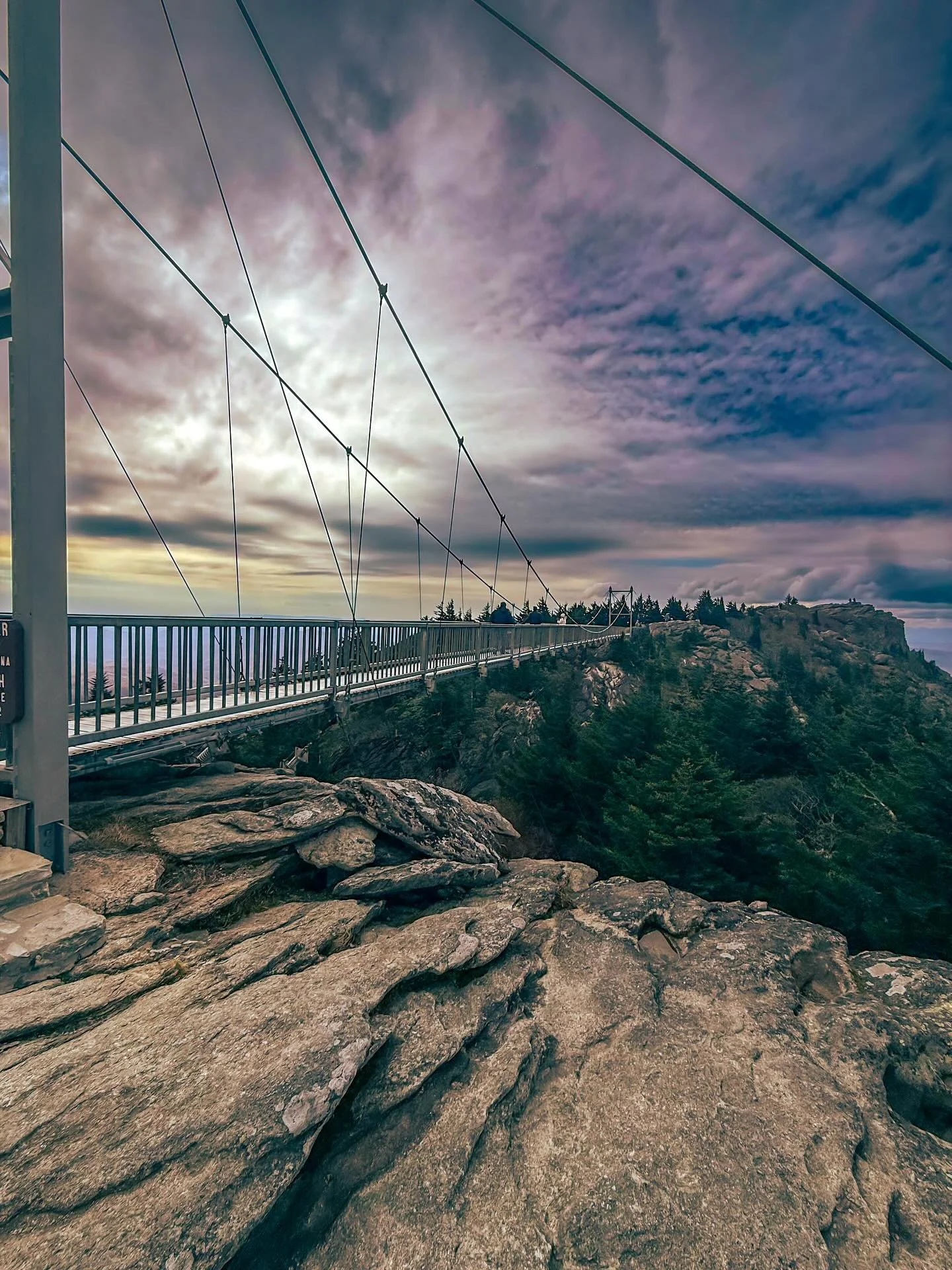 A literal mile above the clouds at Grandfather Mountain 
⠀
📍Grandfather Mountain | North Carolina
#visitnc #MileHighBridge #GrandfatherMountain #BlueRidgeMountains #ExploreNC #VisitNorthCarolina #TravelReel #CozyAdventure #MountainMagic #NatureLover