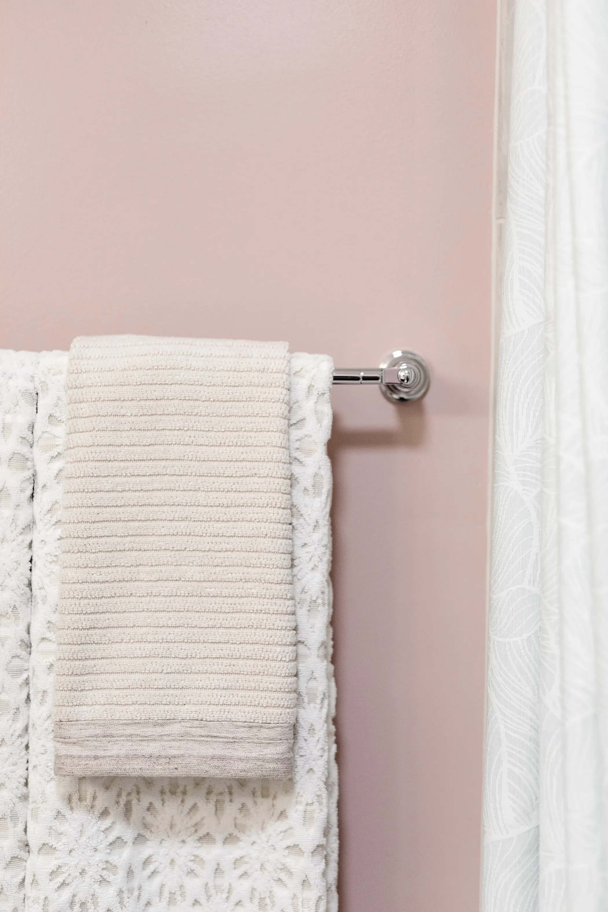 worth-coastal-bathroom-layered-design.webp