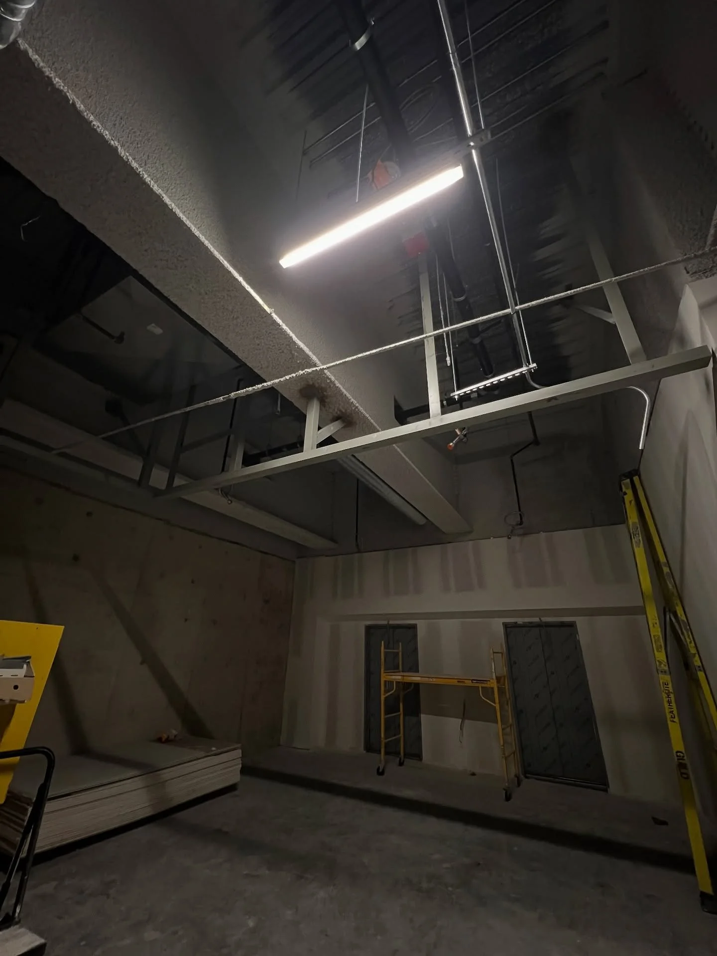 Another fun one in the ceilings 🤙🏼
&bull;
Couple partition supports built and installed at 141 Bay St. for the upcoming CIBC towers. Definitely wasn't easy but that's what we specialize in! Conduits, pipes and ducts all over but we got er done as p