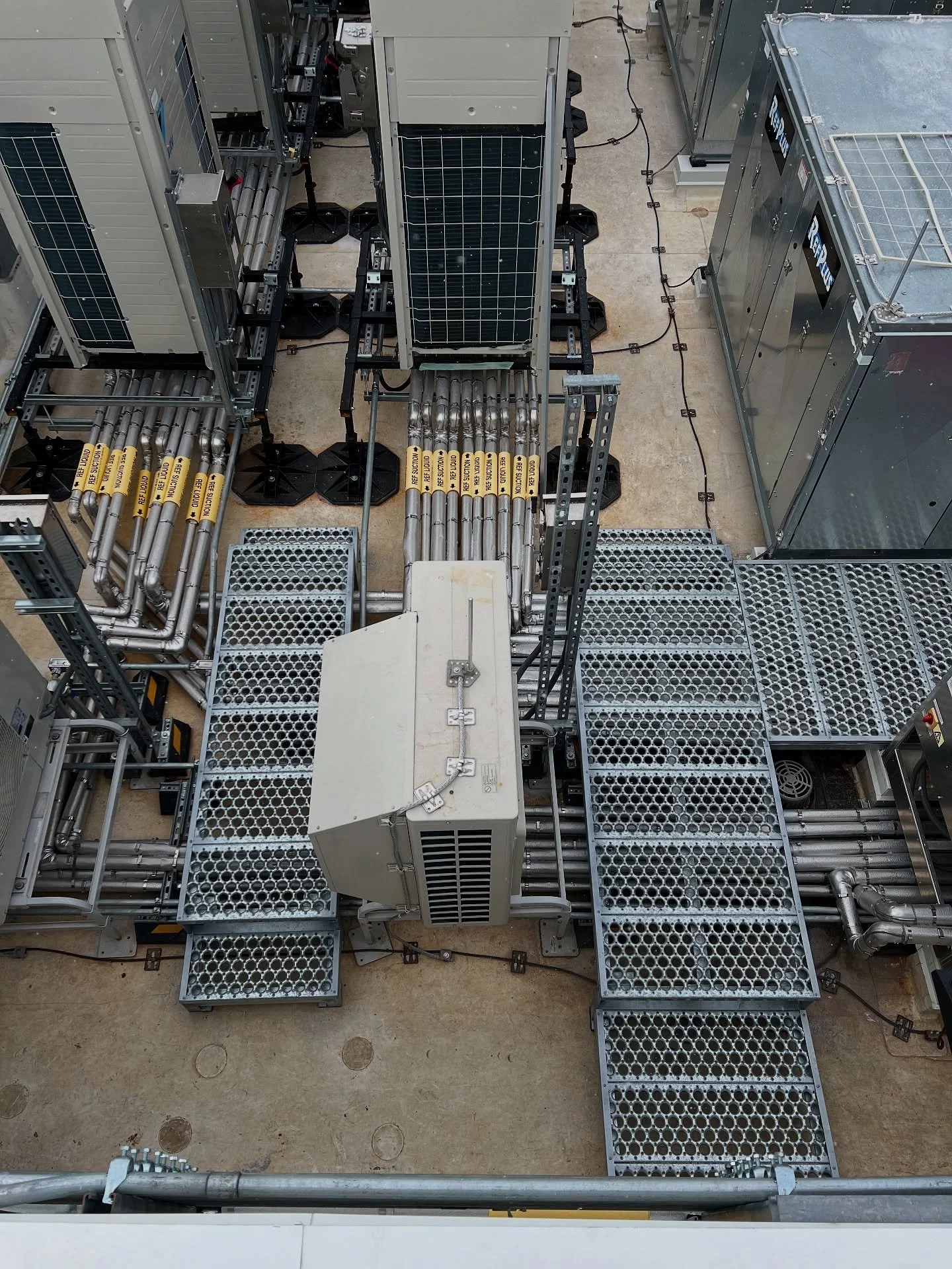 Cold weather warning for the fitment on these panels 🥶 Rooftop walkway platforms set up and installed for the Finch West Metrolinx station. 
&bull;
UCMF
#Ironwork #MetalFabrication #CustomMetalwork #CWBcertified #TorontoIronworkers #Local721 #GTACon