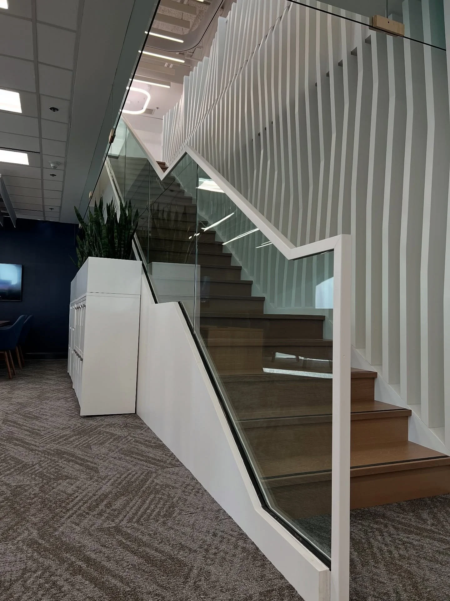 Another staircase? Damn right. The global Avison Young HQ in Downtown Toronto received the workmanship and talent behind the UCMF team with this gorgeous staircase 
&bull;
Glass and white, another beautiful combination presenting class and a touch of