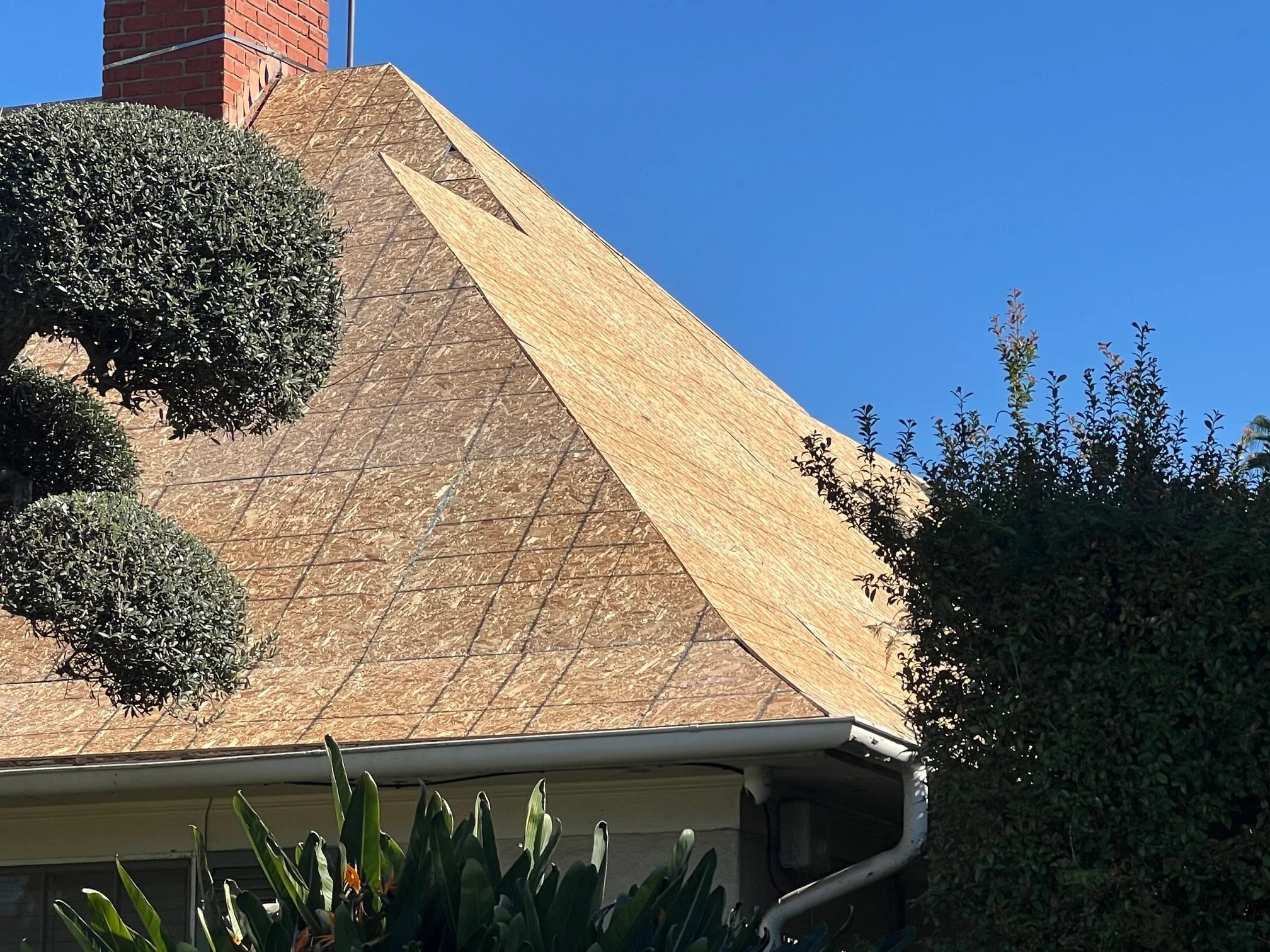 An image of a blank roof with no tiles