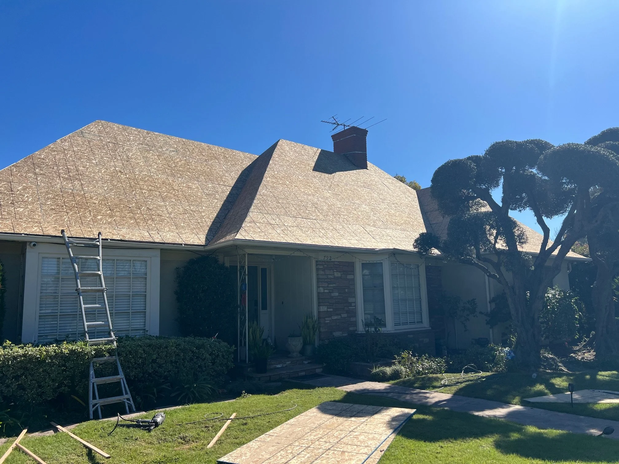 an image of a roof with no tiles