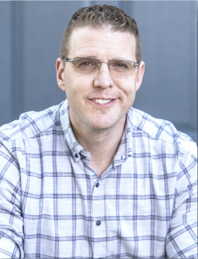 David Arute, LCPC, EMDR and AEDP therapist and supervisor located in Glen Ellyn, IL.