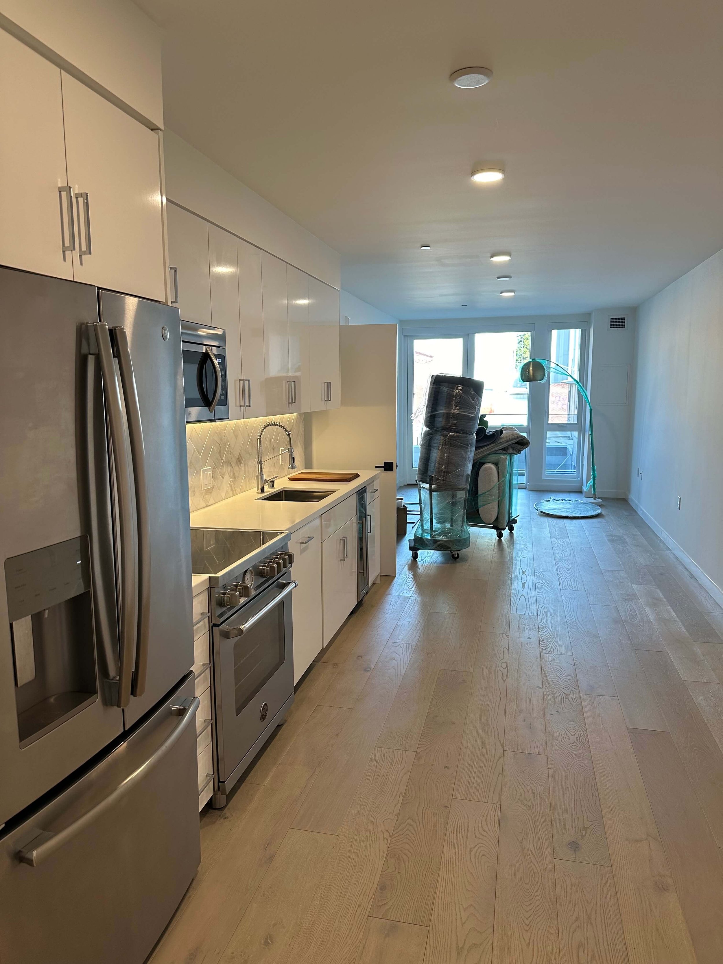 Clean empty apartment after move-out cleaning service Hausthetic SF