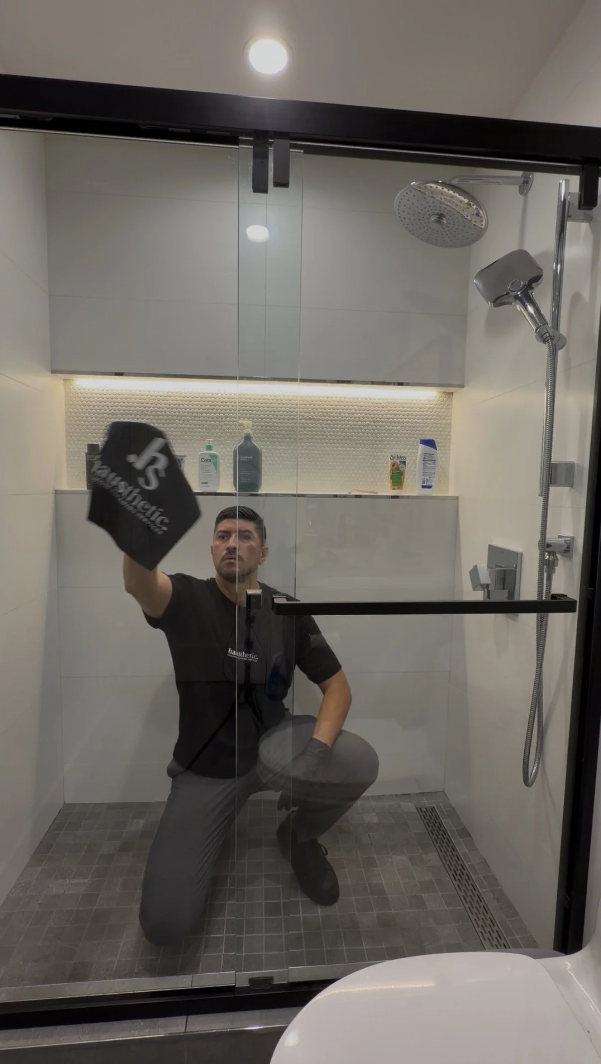 Pristine bathroom after Hausthetic professional cleaning Pacific Heights