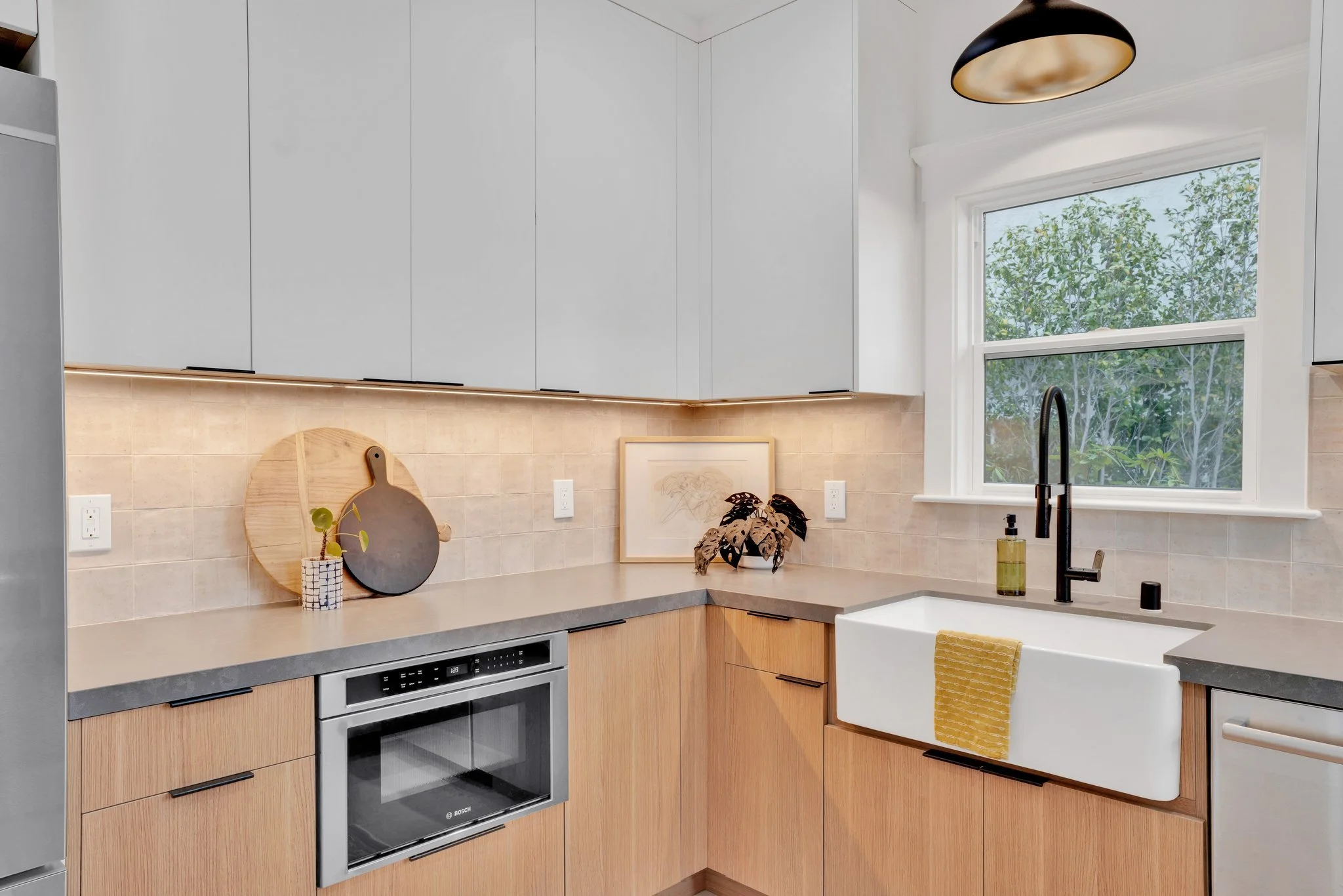 modern white oak kitchen cabinets 7.jpg