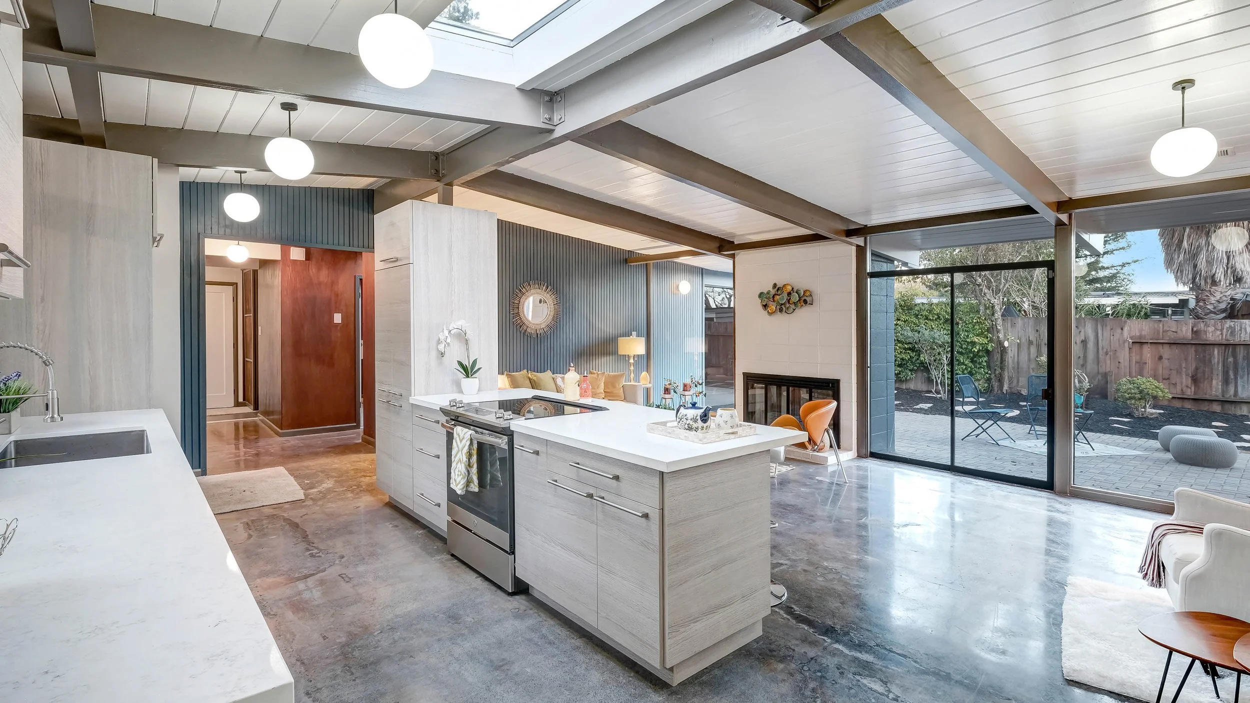 mid century modern home 4.jpg