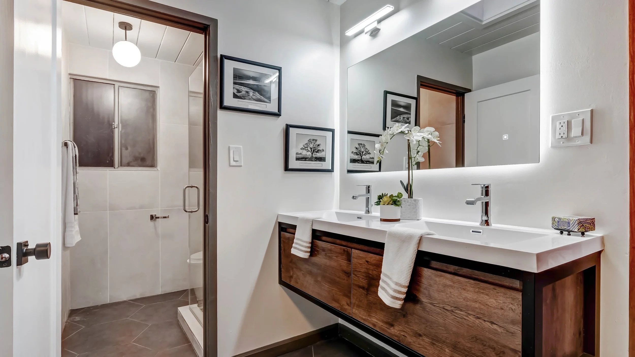 mid century modern home bath 2.jpg